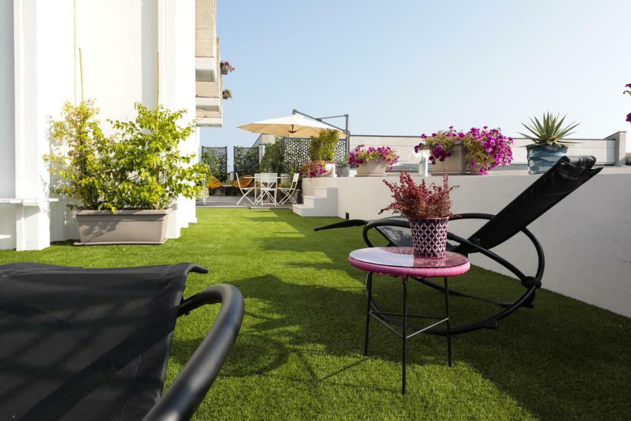 Sunseeker - 80 Mq Di Terrazzo Da Sogno Десенцано дел Гарда Екстериор снимка